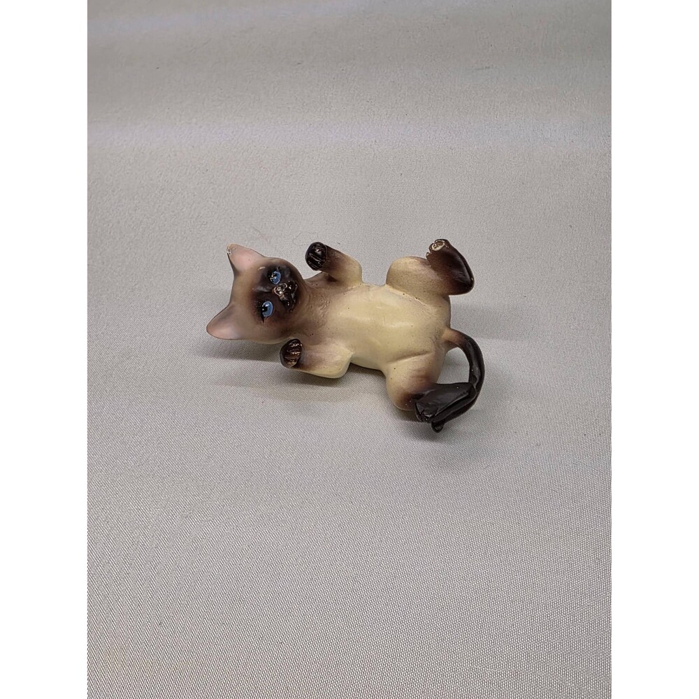 Vintage Siamese Cat Figurine – Blue Eyes Kitten Miniature, Plastic Resin Cat